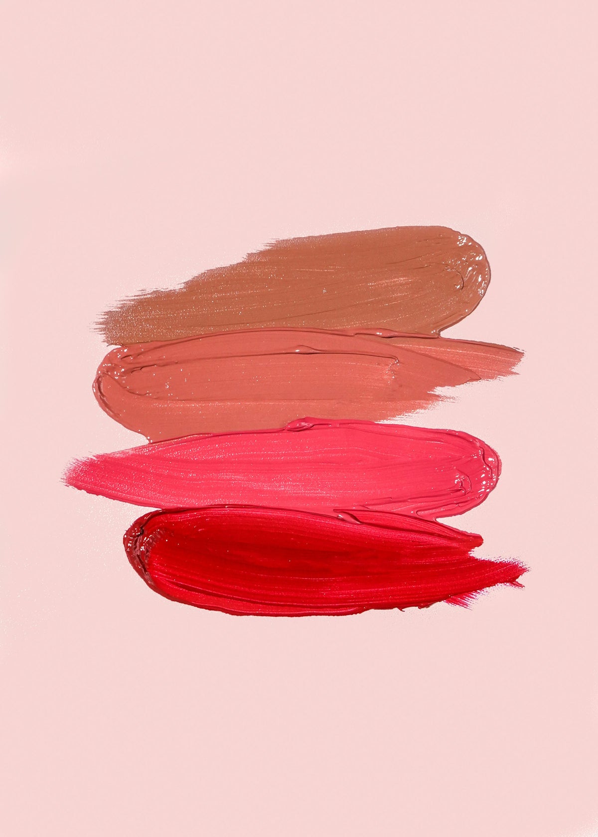 Nuancier de rouges à lèvres étalés, du nude au rouge