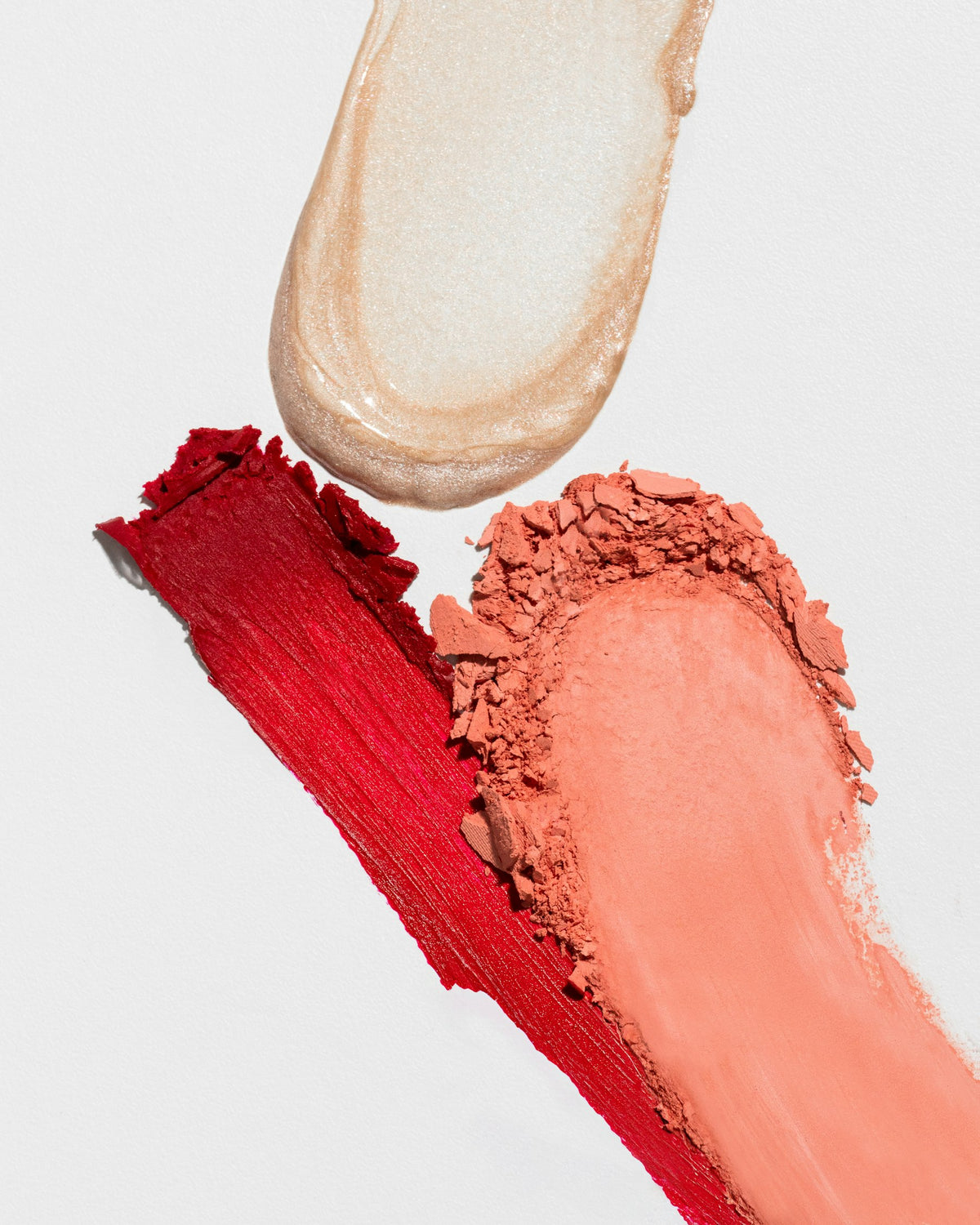 Traits de rouge à lèvres et de poudre, du rouge au nude Image